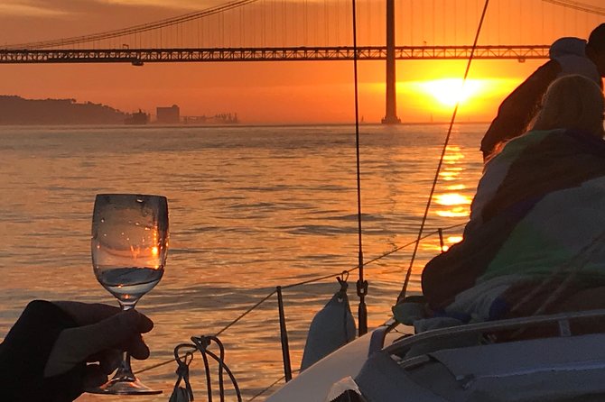 2 Hour Lisbon Sunset and Wine Sailing Tour - Key things to know