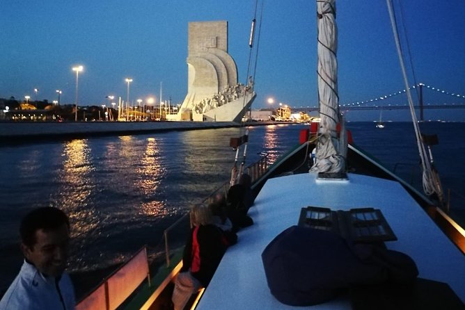 2-Hour Lisbon Traditional Boats Sunset Cruise with White Wine - Landmark Spotting: São Jorge, Alfama, and the Sé (Cathedral)