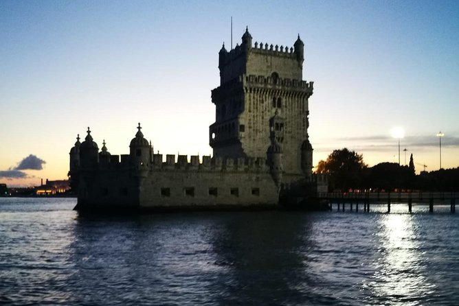2-Hour Lisbon Traditional Boats Sunset Cruise with White Wine - Timing: how sunset light changes everything