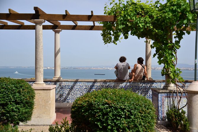 Best of Lisbon Small-Group Guided Walking Tour - Ending at Praça do Comércio: the Atlantic welcome hall