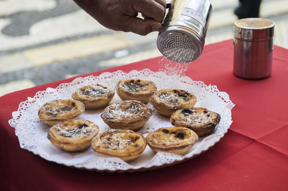 Best of Lisbon Walking Tour: Rossio, Chiado & Alfama - Finishing at Terreiro do Paço (Praça do Comércio): See the Grand Finale