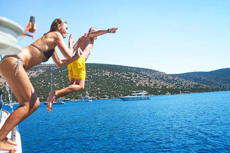 Boat Party to the Beach with Swimming Stops, DJ and Open Bar - Tagus River Party Cruise: what you really get in 3 hours