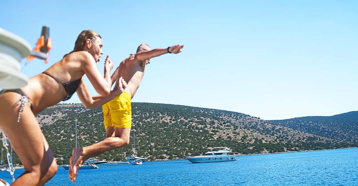 Boat Party to the Beach with Swimming Stops, DJ and Open Bar - Sights from the water: why this route feels Lisbon-ish