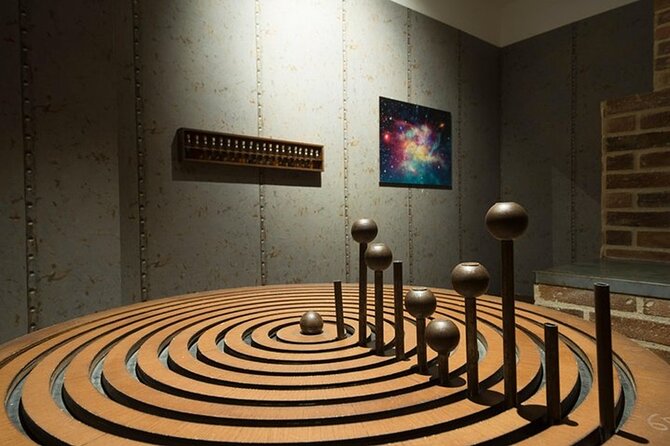 Escape Hunt Experience - Inside the Themed Room: Clues, Costumes, and Real Interaction