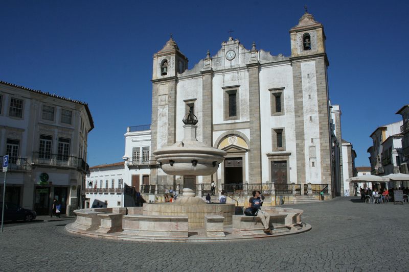 Évora and Megaliths Full-Day Tour from Lisbon - The drive-and-stop pattern that makes the countryside feel usable