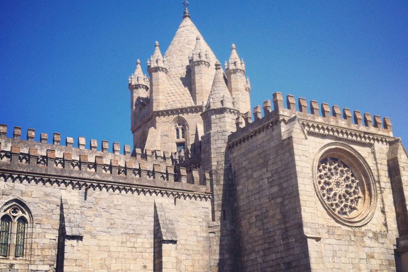 Évora and Megaliths Full-Day Tour from Lisbon - Évora Cathedral roof views: where the city meets the plains