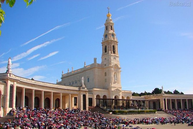 Fátima, Nazaré, and Óbidos: Small Group Tour From Lisbon - Óbidos: medieval walls, queens’ dowries, and a town that rewards wandering