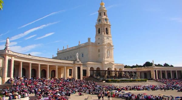 From Lisbon: Fátima, Batalha, Nazaré and Óbidos Day Tour - How the day tour runs from Lisbon (and what the schedule really means)