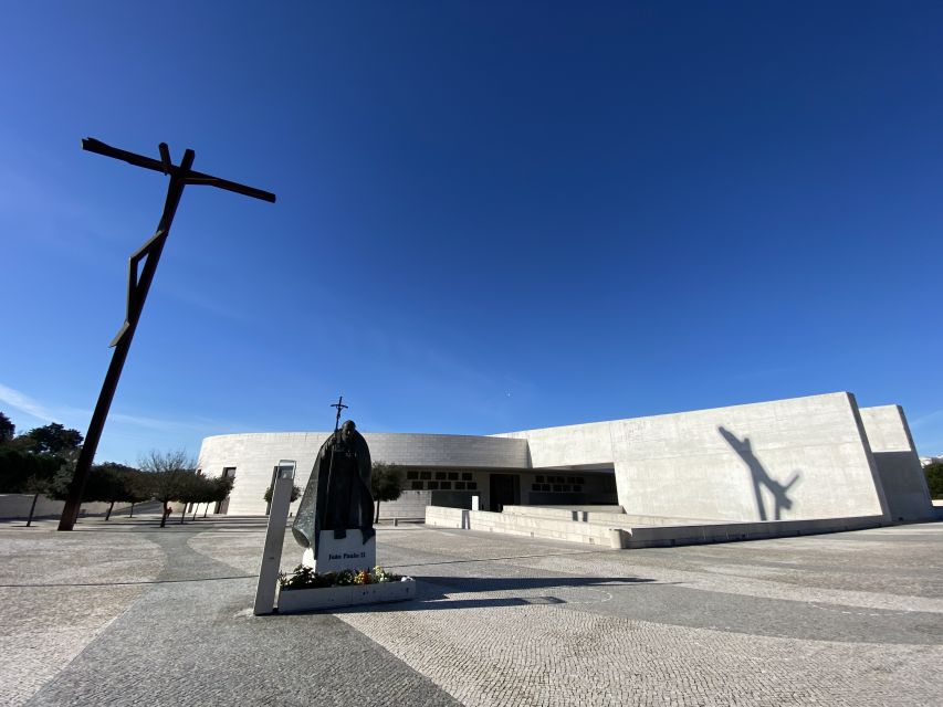 From Lisbon: Fátima, Batalha, Nazaré, and Obidos Tour by Van - FAQ
