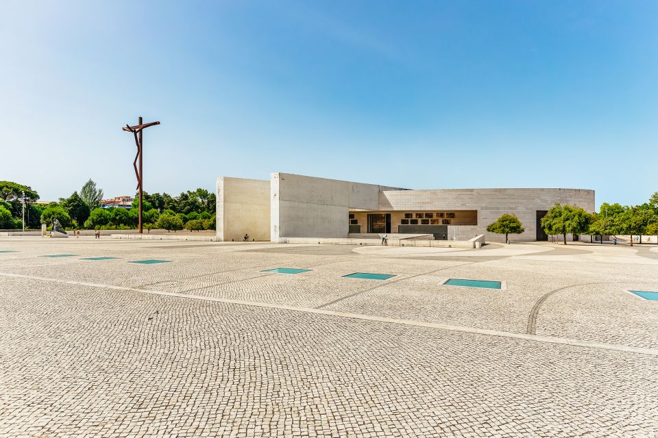 From Lisbon: Fatima Batalha Nazaré & Óbidos Small-Group Tour - Practical Tips for a Smoother 9 Hours