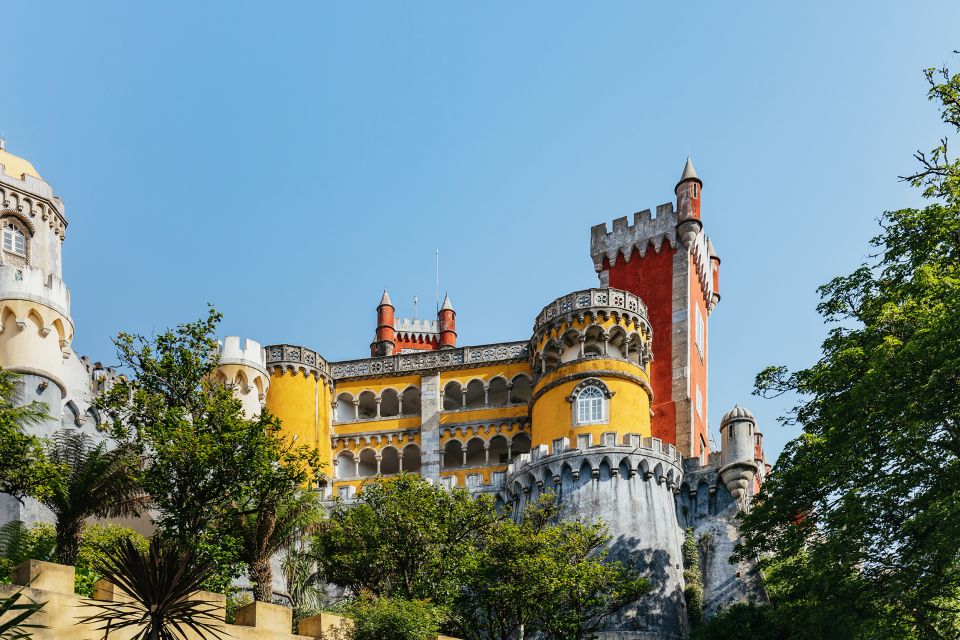 From Lisbon: Sintra & Cascais Small Group Tour with Tickets - Cascais: where the day turns into a seaside stroll
