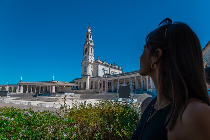 From Lisbon: Small Group to Pena Palace, Nazaré & Fátima - Small-Group Transport From Lisbon: 8 People, One Minivan