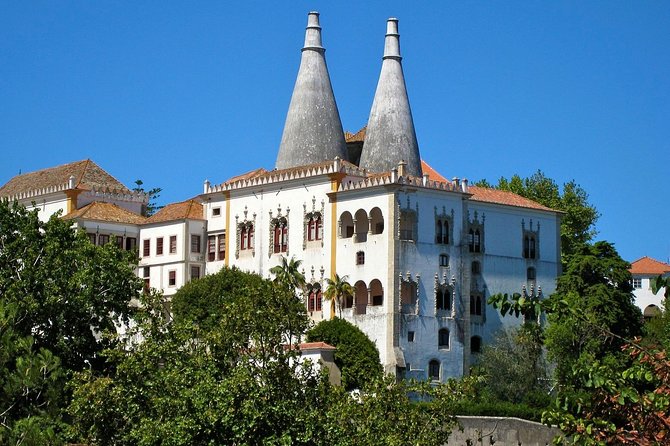 Guided Tour to Sintra, Pena, Regaleira, Cabo da Roca and Cascais - Centro Histórico de Sintra: Pastries and Palace-Spotting at Street Level