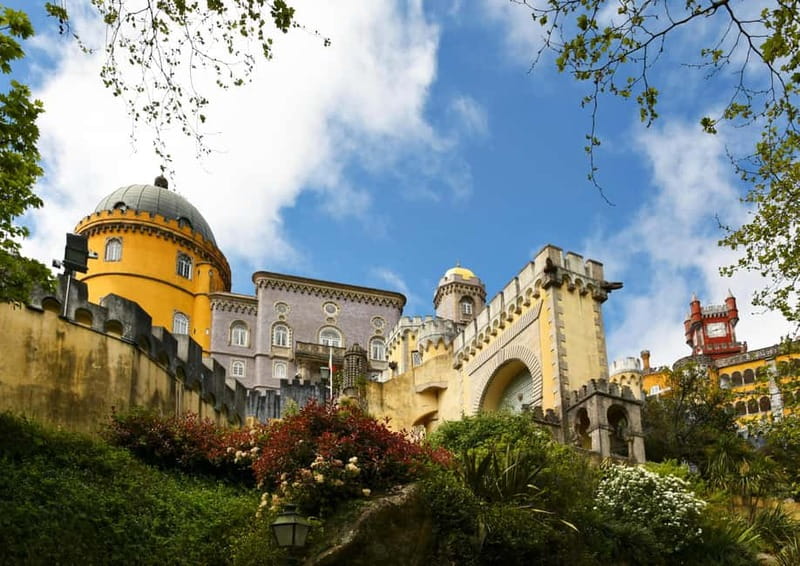 Lisboa: Sintra, Pena Palace, Cabo da Roca Coast and Cascais - Casino Estoril drive-by: scenic route value