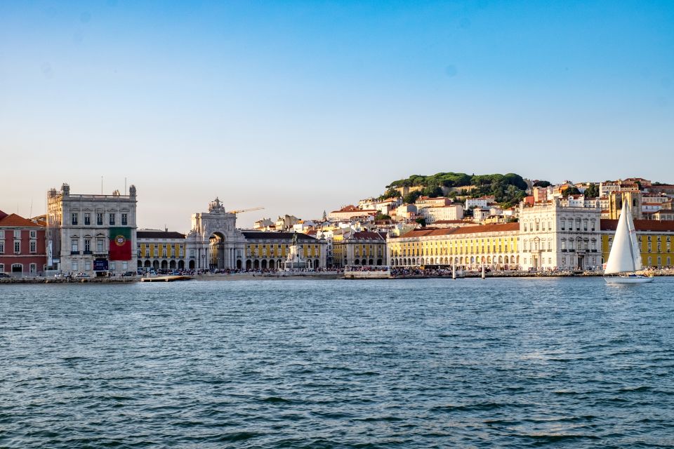 Lisbon: 1 or 2-Hour Cruise along the Tagus River - What the Boat Feels Like: Size, Comfort, and Onboard Setup