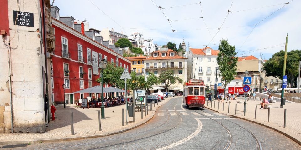 Lisbon: 3-in-1 Hop-On Hop-Off Bus and Tram Tours - Modern Lisbon bus tour: the neighborhoods and big-city side