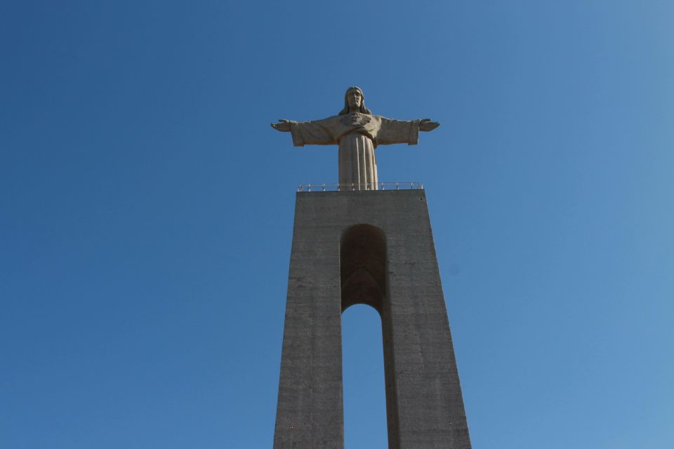 Lisbon: Arrábida and Sesimbra Day Trip with Wine - Sesimbra: lunch on your own and a real chance to slow down