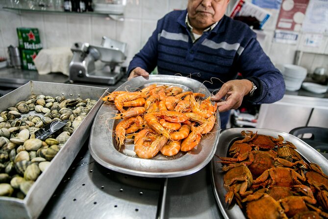 Lisbon Awakens: A Culinary Crossroads, Reborn. - Mercado de Campo de Ourique: where local shopping turns into real sampling