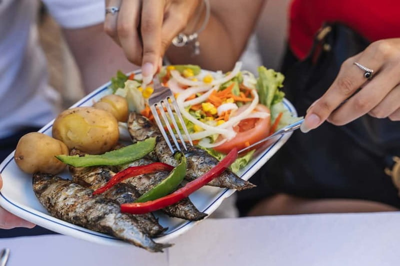 Lisbon: Baixa Food Walking Tour with Drinks - Drinks in Lisbon: Ginjinha and Green Wine (Plus More)