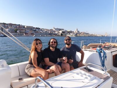 Lisbon: Champagne Sailing Tours - Why sailing under the 25 de Abril Bridge feels special