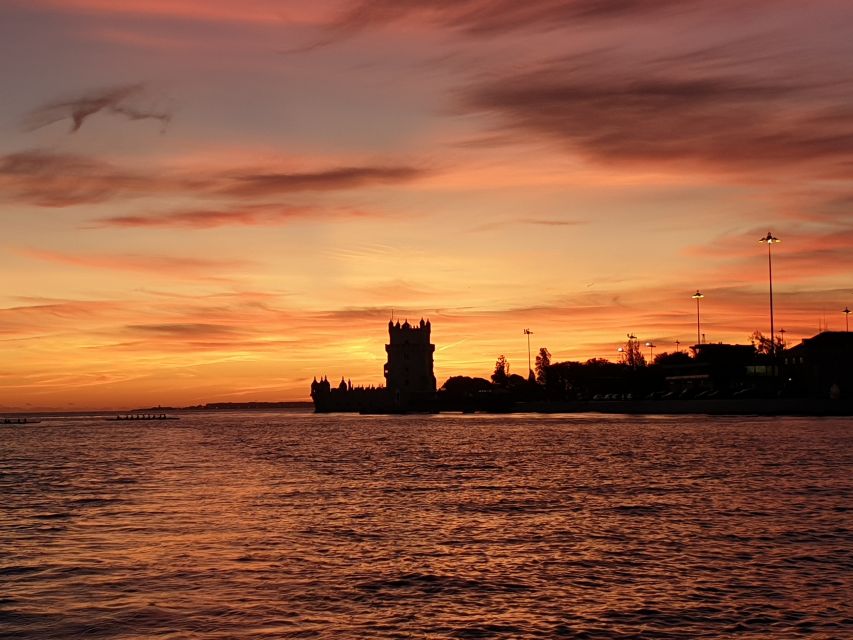 Lisbon: Champagne Sailing Tours - Palácio Nacional de Belém and MAAT: where old and new line up