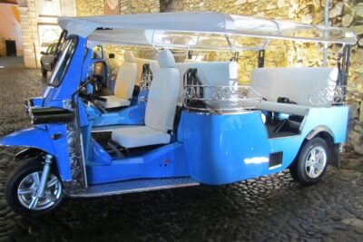Lisbon: City Tour by Tuk Tuk - Getting started at Hard Rock Cafe and picking your tour length