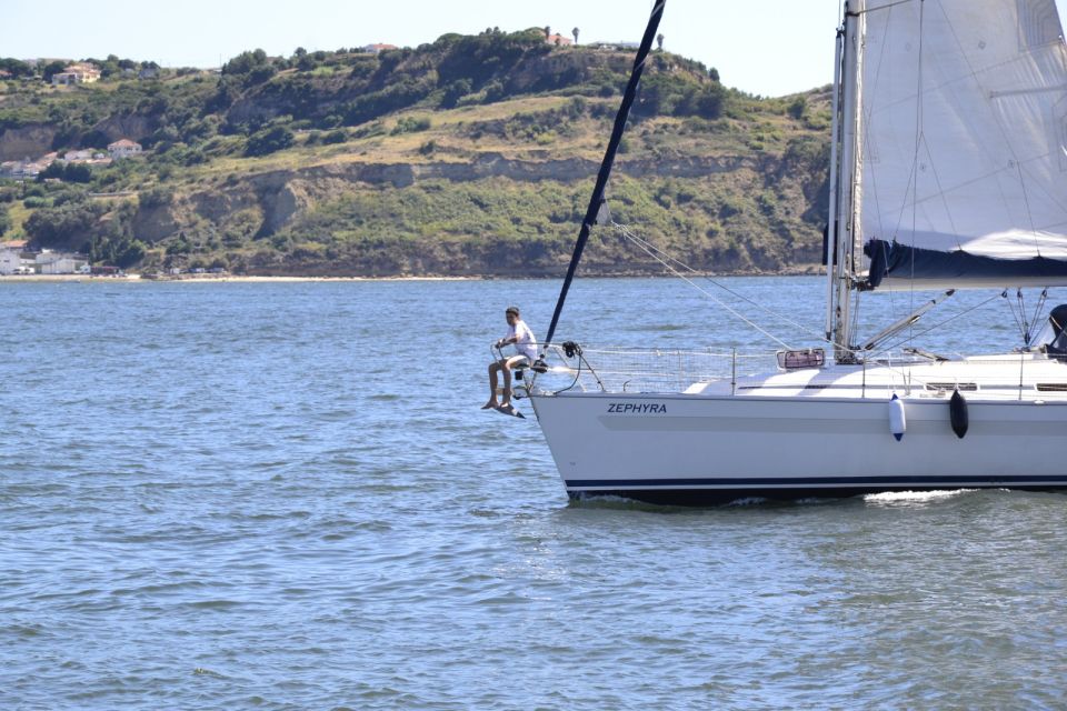 Lisbon: Day and Sunset Tour on the Tagus River - Alcântara dock to Terreiro do Paço: where the experience actually starts