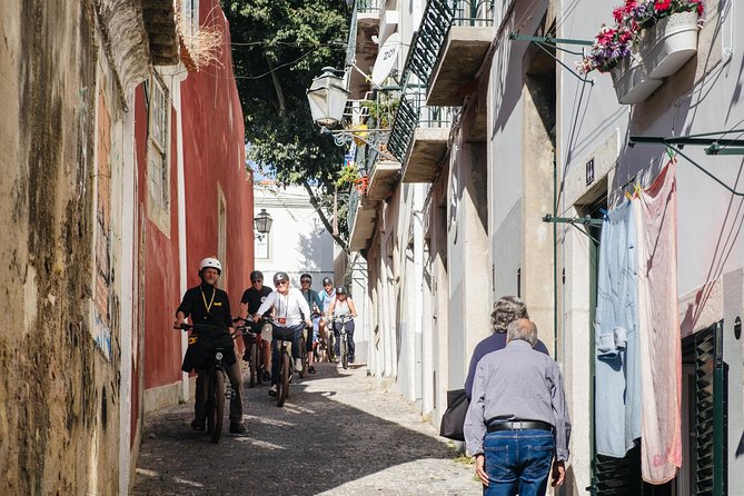 Lisbon E-Bike Tour Commerce Square, Mouraria and Alfama - Miradouros and São Jorge area: the viewpoints that make the climb worth it