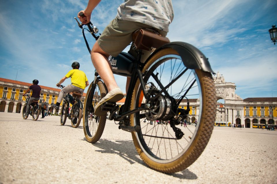 Lisbon: Hills, Alfama, and Mouraria Tour by Electric Bike - São Vicente de Fora and Graça: viewpoints you can reach without punishment