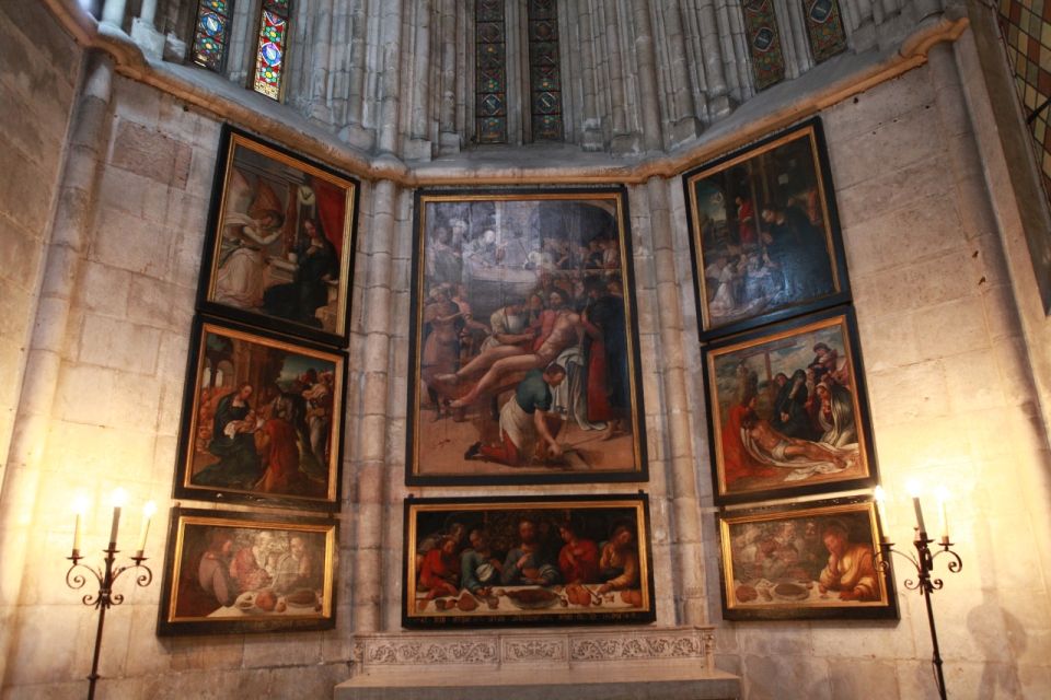Lisbon: Lisbon Cathedral Entry Ticket - Walking route inside: naves, ambulatory, and chapels