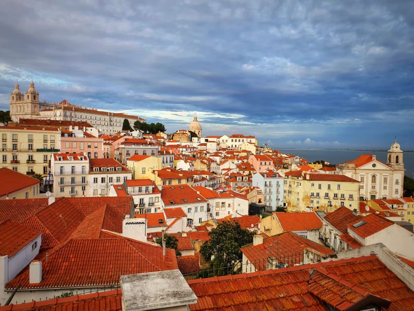 Lisbon: Old Town TukTuk Tour and Scenic Viewpoints in Alfama - Meeting Point and Pickup: How to Not Miss Your Ride