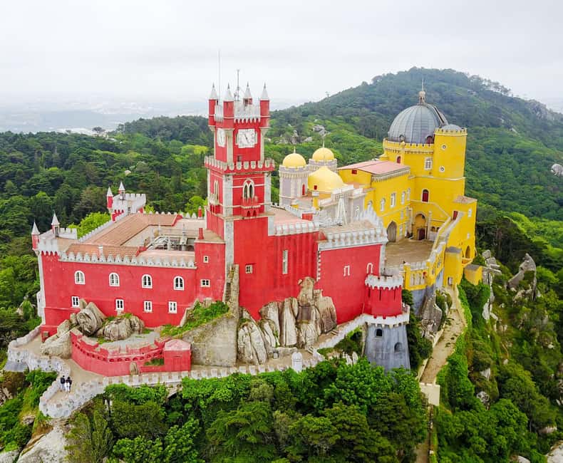 Lisbon: Pena Palace, Sintra, Cabo da Roca & Cascais Day Tour - Sintra Town Time: Shops, Strolls, and Photo Stops