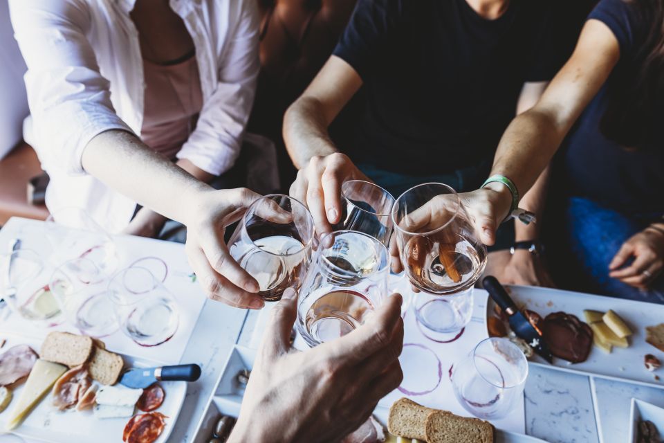 Lisbon: Portuguese Wine and Cheese Tasting with Lunch - Meet your host: why the presentation style matters