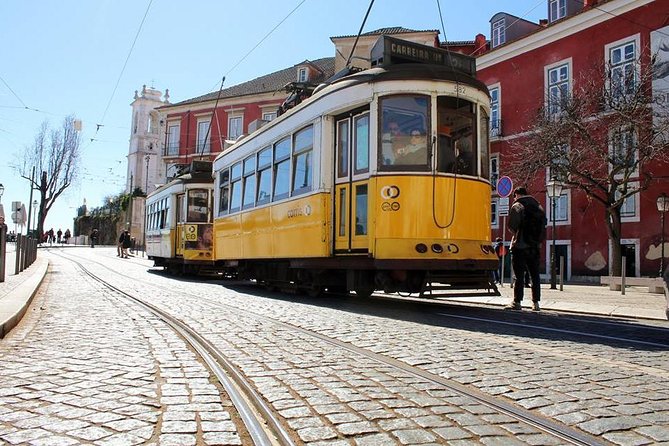 Lisbon Private And Customizable Half-Day Tour - Castelo de São Jorge: castle views without turning it into an all-day mission