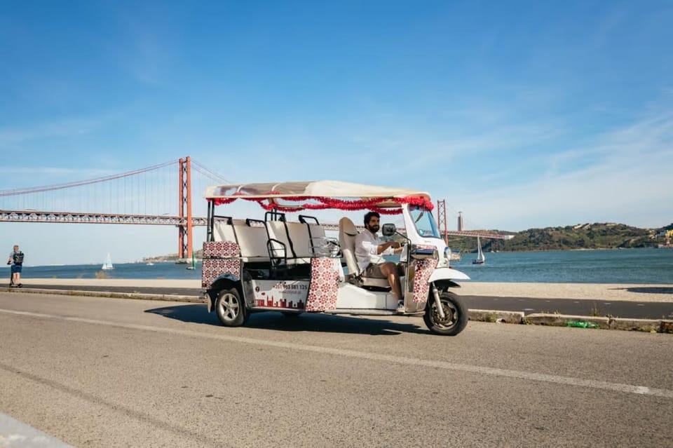 Lisbon: Private Guided Tuk-Tuk Tour with Hotel Pickup - Start in the oldest neighborhoods: Alfama and Mouraria streets
