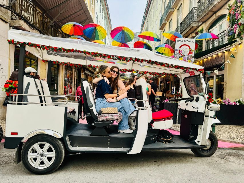 Lisbon: Private Sightseeing Tour by Tuk-Tuk - Graça passes by: the neighborhoods start linking together