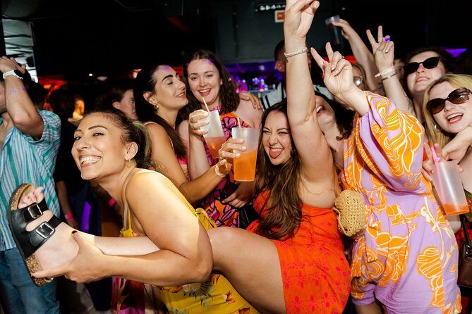 Lisbon: Pub Crawl with Open Bar, Shots & VIP Club Entry - The guides: why the group actually works
