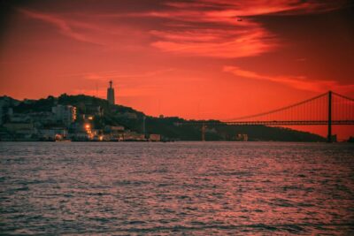 Lisbon: Sailboat Tour w/ Local Guide and Open Bar Green Wine - Meeting under 25 de Abril Bridge: the timing that actually matters