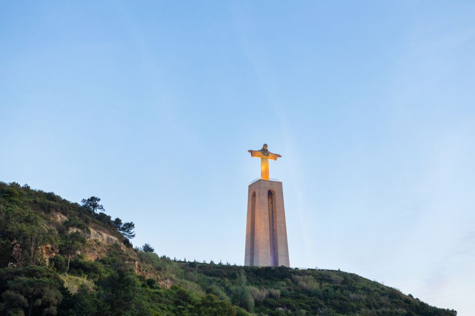 Lisbon: Sailing Tour on the Tagus River - The return: Christ the King and Belem Tower on the same run