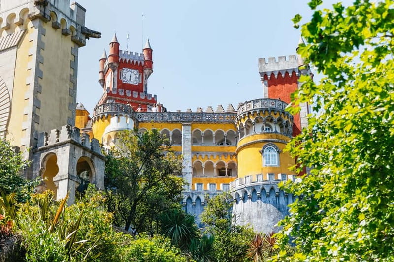 Lisbon: Sintra, Pena, Cabo da Roca, Cascais Tour with Pickup - Getting there from Lisbon: pickup, meeting point, and the minivan rhythm