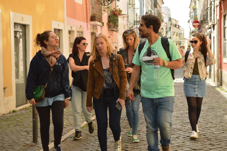 Lisbon: Starter Walking Tour to the highlights in German - Bica on foot: the Elevador da Bica and the city’s hill energy