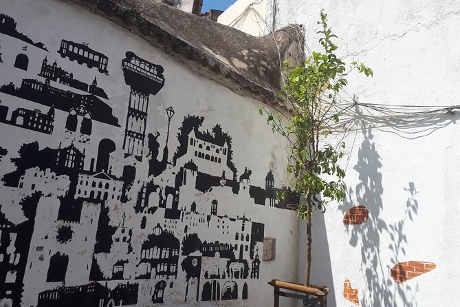 LISBON Street Art Tour - Stop 1: Escadinhas de São Cristóvão and Mouraria’s fado roots
