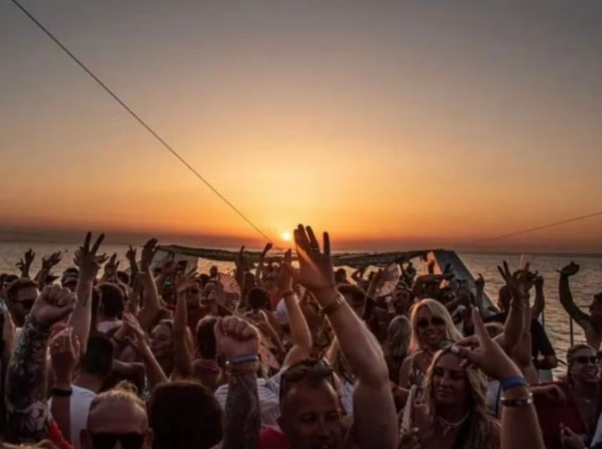 Lisbon: Sunset Boat Party Cruise with DJ and Open Bar - Floating disco on the Tagus River: the quick pitch