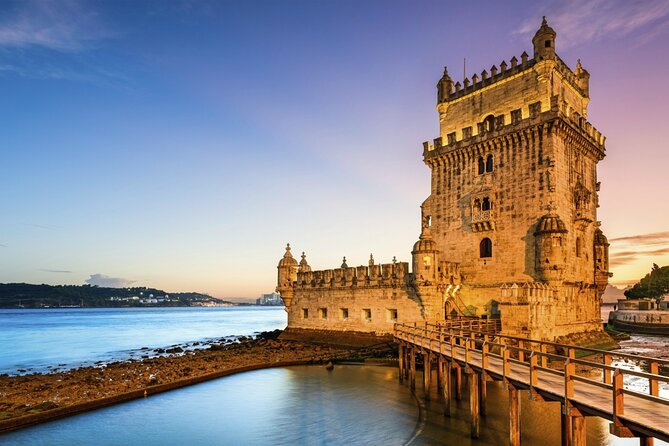 Lisbon: Sunset Catamaran Boat Tour with Music and Drinks - The route in order: what you’ll see as the sky changes