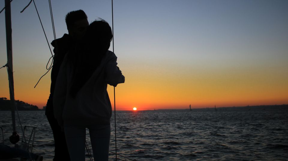 Lisbon: Sunset Cruise with Drinks and Snacks - Central Lisbon Viewpoints: Time Out Market to Commerce Square