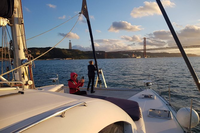 Lisbon: Sunset Cruise With Drinks on Spacious Yacht - Where You Start: Mercedes-Benz Oceanic Lounge for a Smooth Arrival