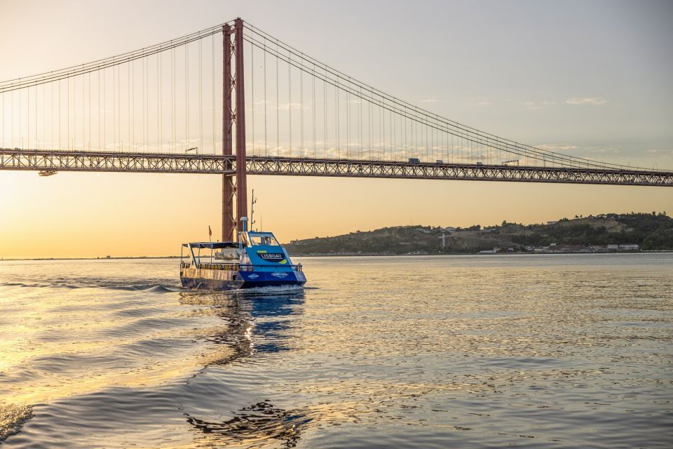 Lisbon: Sunset Cruise with Live DJ and Drinks - Checking In at Cais da Ribeira das Naus: Easy Start, Good Views