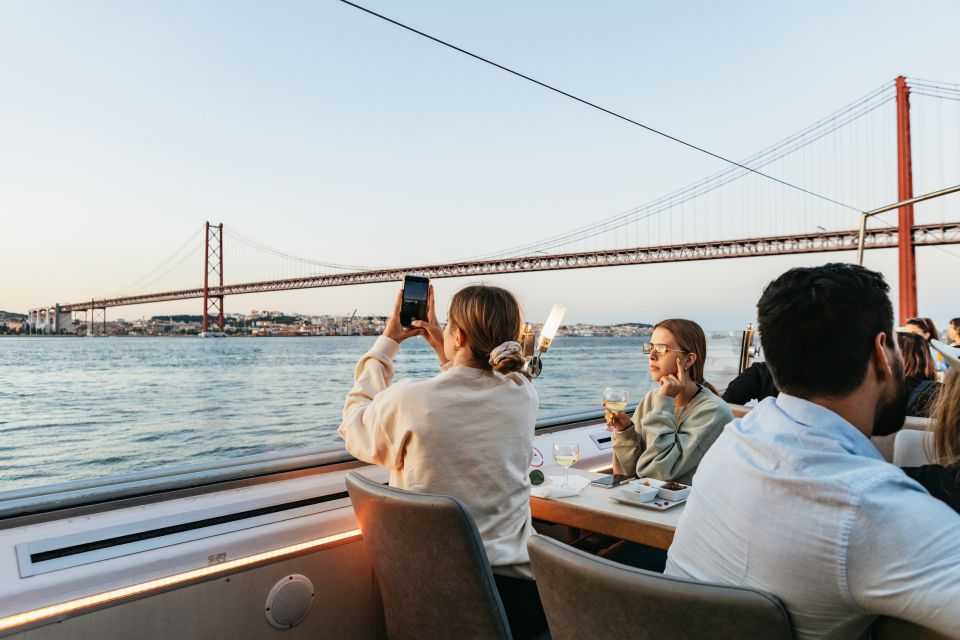 Lisbon: Sunset Cruise with Welcome Drink and Snacks - Key things I’d plan around