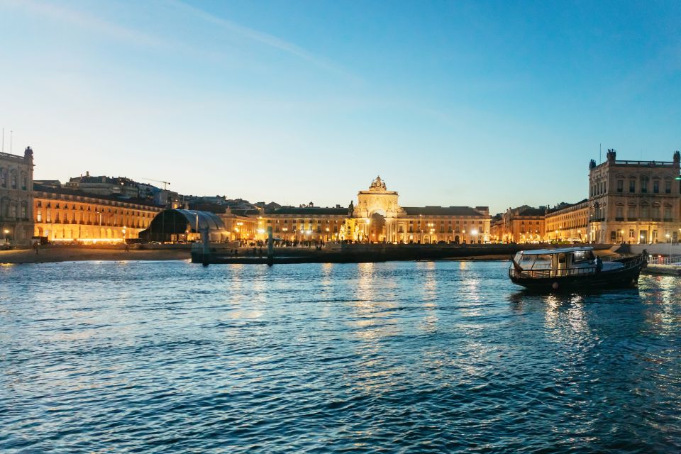 Lisbon: Sunset Cruise with Welcome Drink and Snacks - Dolphins, weather, and what can change on the day