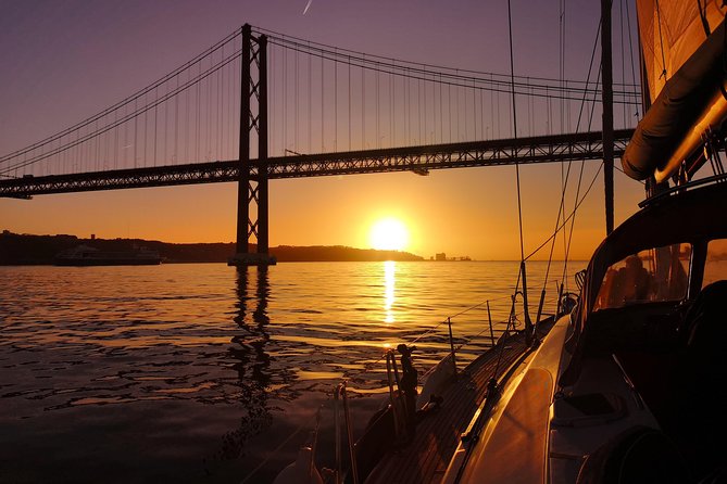 Lisbon Sunset Sailing Tour on Luxury Sailing Yacht with 2 Drinks - Price and Value: What You’re Paying For (and What You’re Not)